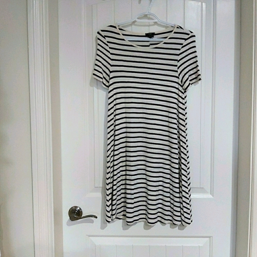 F&F WHITE/ BLACK DRESS /NWOT/B2B